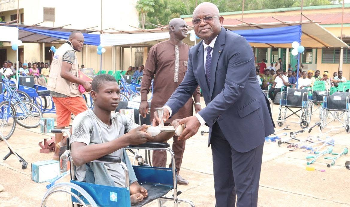 Inclusion sociale : le gouvernement dote les personnes en situation de handicap de matériel d'installation professionnelle — photo 1